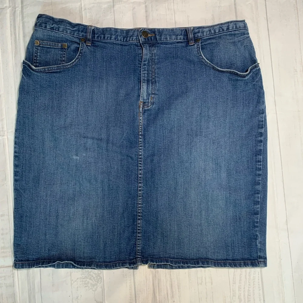 Lauren Ralph Lauren denim skirt. Size 18W.